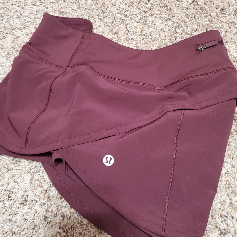 Lululemon Speed Up Low Rise 2.5" Shorts sz 8